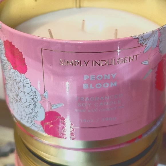 SIMPLY INDULGENT 1 Candle With Essential Oils - Picture 2 of 11